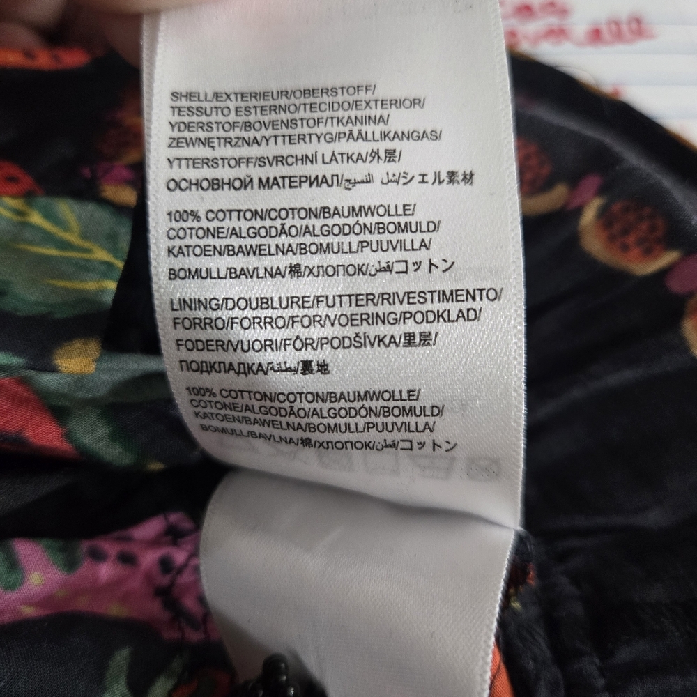 Farm Rio Lady Strawberry Blouse Size Medium - Picture 16 of 16